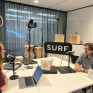 podcastopname in de SURFstudio met Sanne Koenen en John Doove