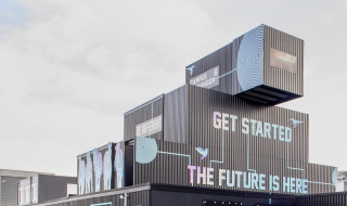 Gebouw in Groningen waarop staat Get started the future is here