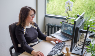 Zerrin Yumak at work behind her computer