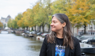 Melanie Rieback aan Amsterdamse gracht