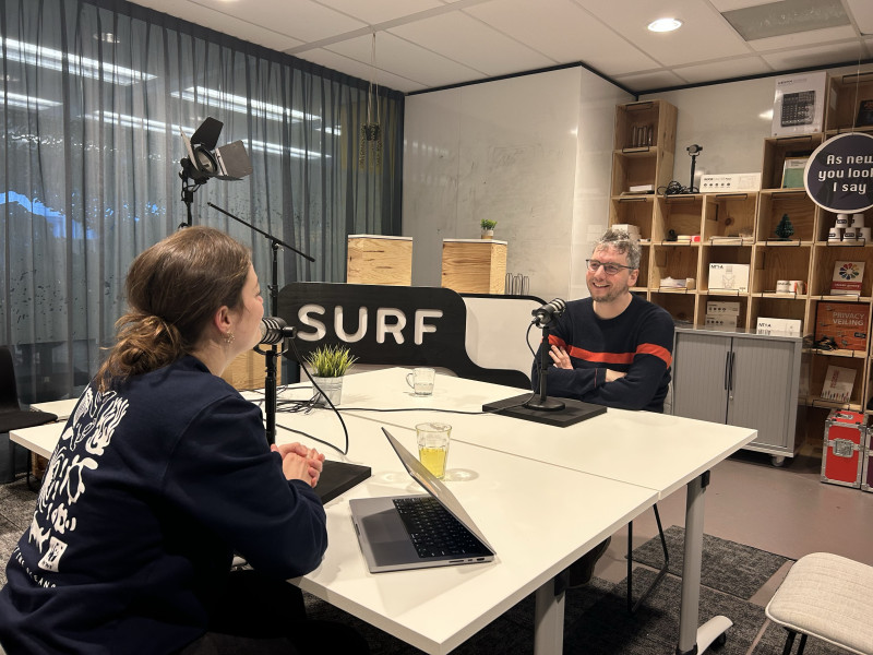 podcastopname in de SURFstudio met Eva van Dam en Jelmer de Ronde