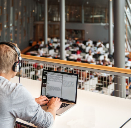 student aan het werk