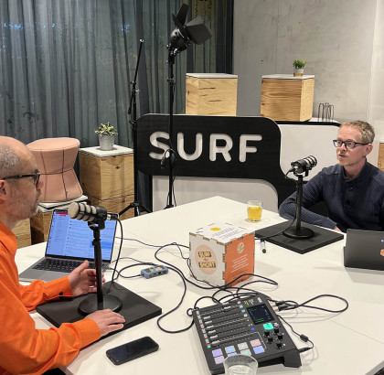 Opname podcast SURF Short purple teaming in de podcaststudio bij SURF